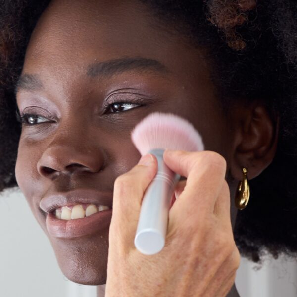 Skin2Skin Powder Blush Brush-Lifestyle – 1 Skin2Skin Powder Blush Brush-Lifestyle – 1