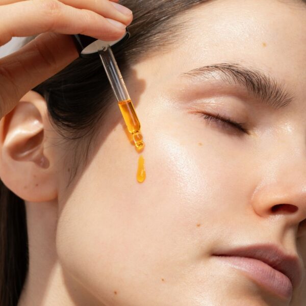 Yin_Your_Skin_AURA_30ml_6430072310150_LR4 Yin_Your_Skin_AURA_30ml_6430072310150_LR4