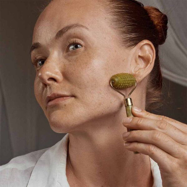 Yin_Your_Skin_KUULAS_Gua_Sha_Beauty_Roller_6430072310228_LR3 Yin_Your_Skin_KUULAS_Gua_Sha_Beauty_Roller_6430072310228_LR3